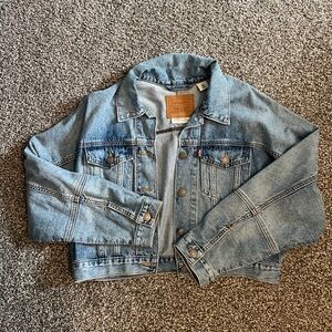Levi’s Women’s Cropped Denim Trucker Jacket